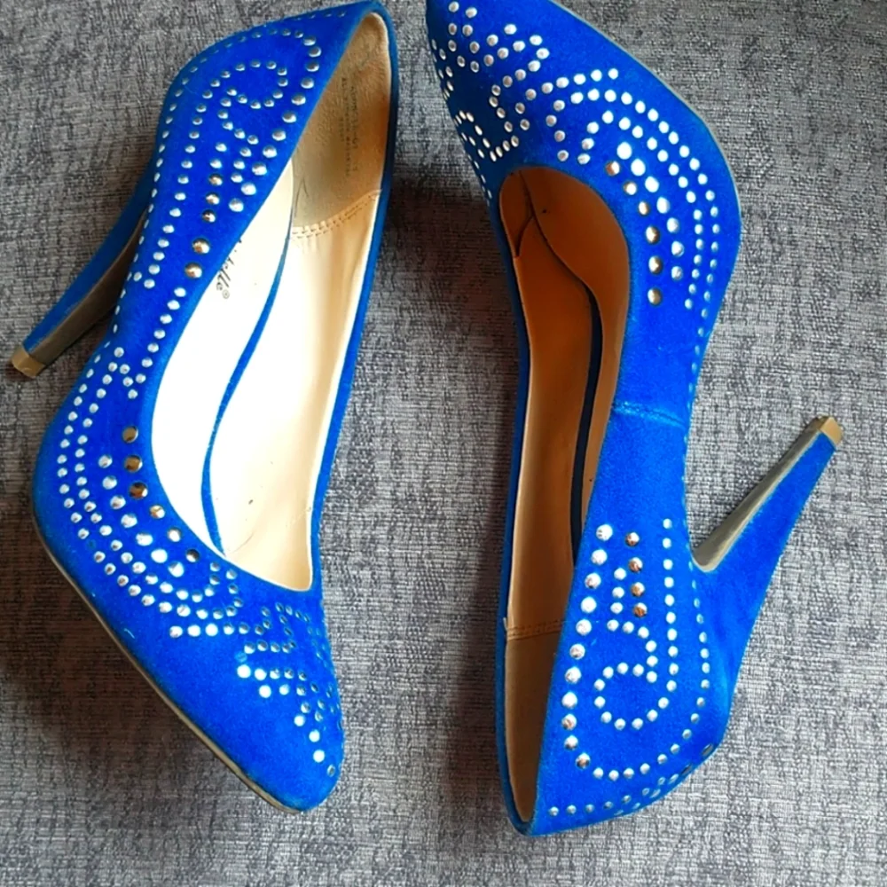Anne Michelle elegant pointed